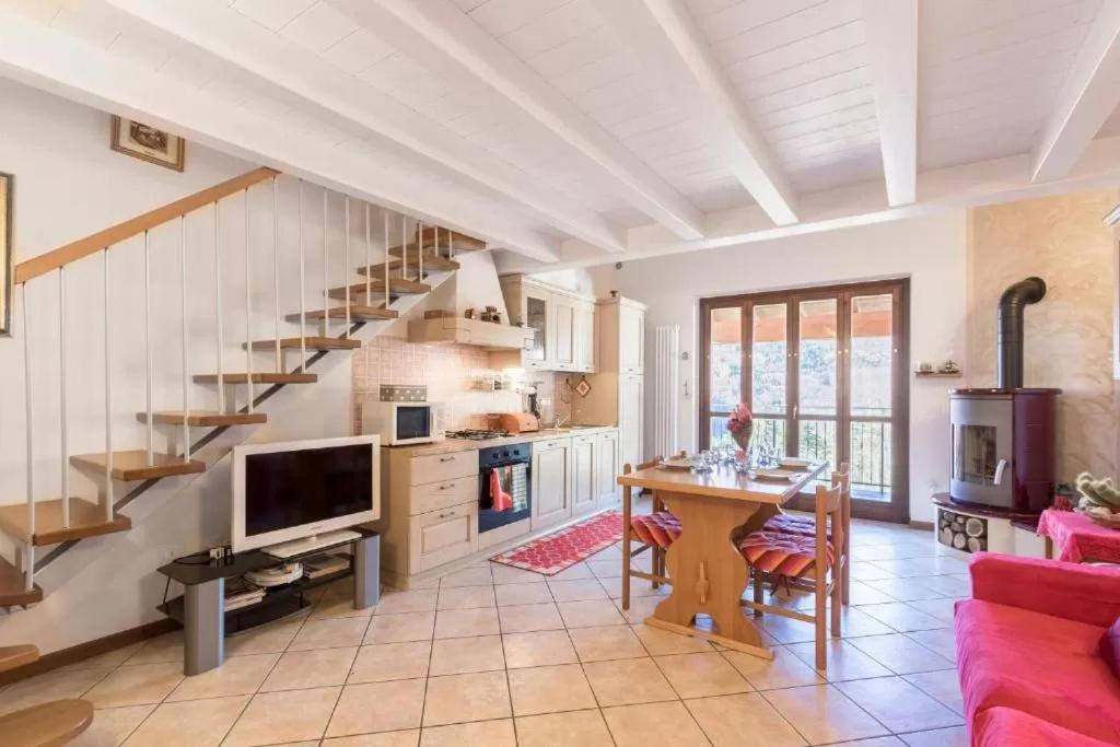 Casa Vacanze Rosalba Ferrara di Monte Baldo Екстер'єр фото