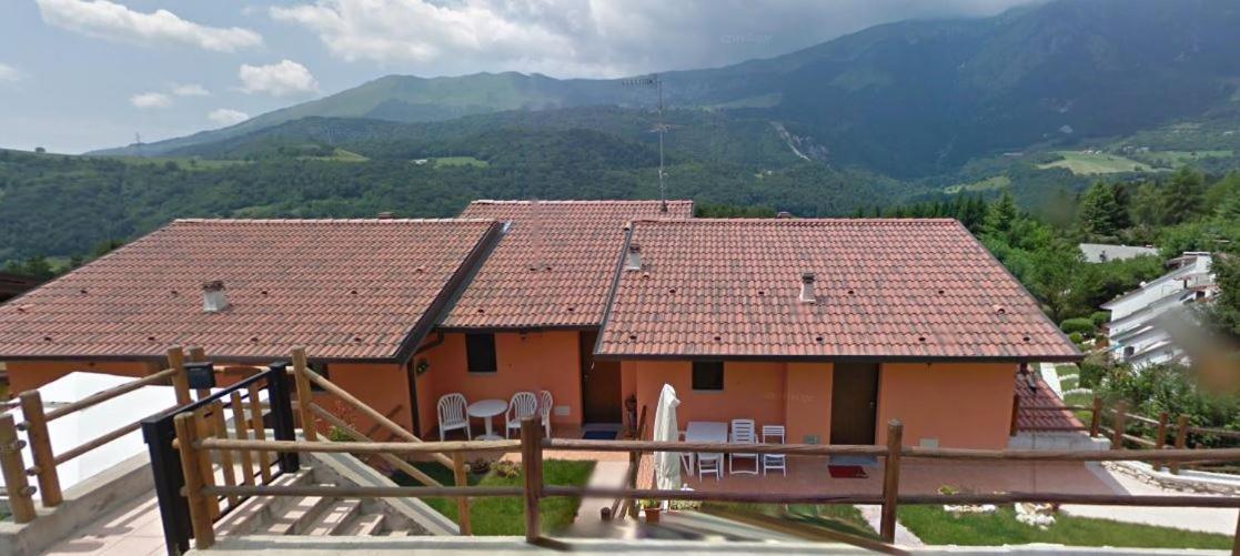 Casa Vacanze Rosalba Ferrara di Monte Baldo Екстер'єр фото