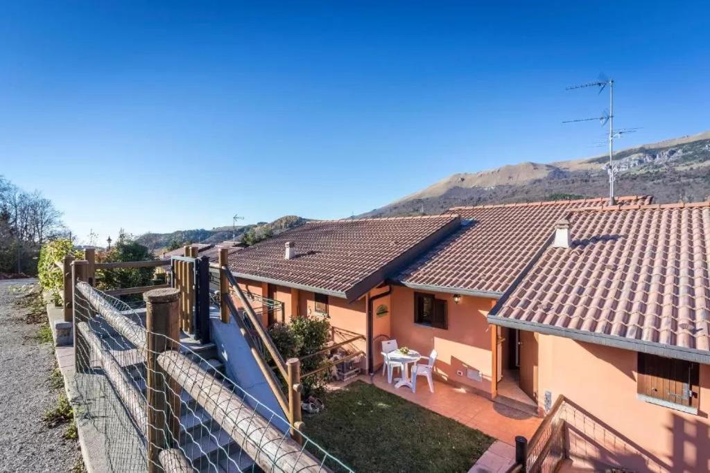 Casa Vacanze Rosalba Ferrara di Monte Baldo Екстер'єр фото