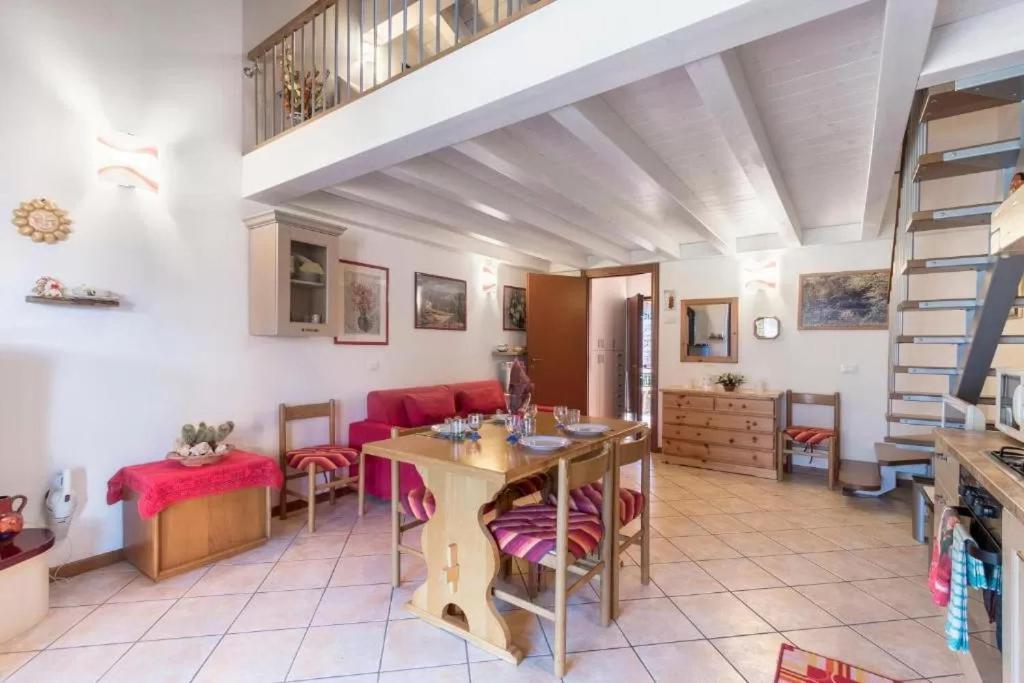 Casa Vacanze Rosalba Ferrara di Monte Baldo Екстер'єр фото