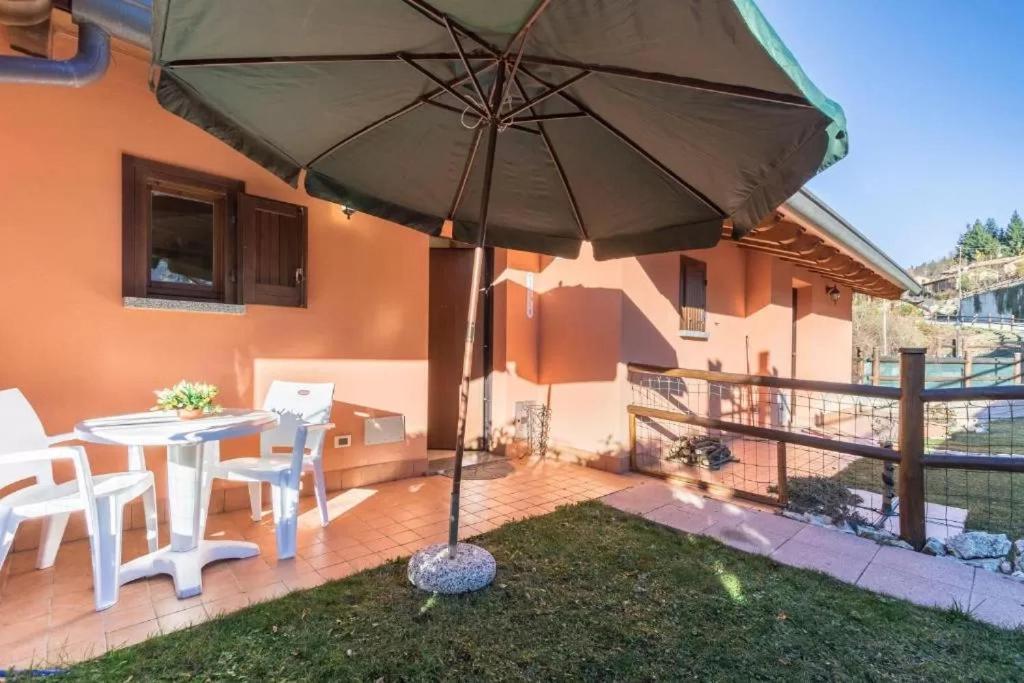 Casa Vacanze Rosalba Ferrara di Monte Baldo Екстер'єр фото